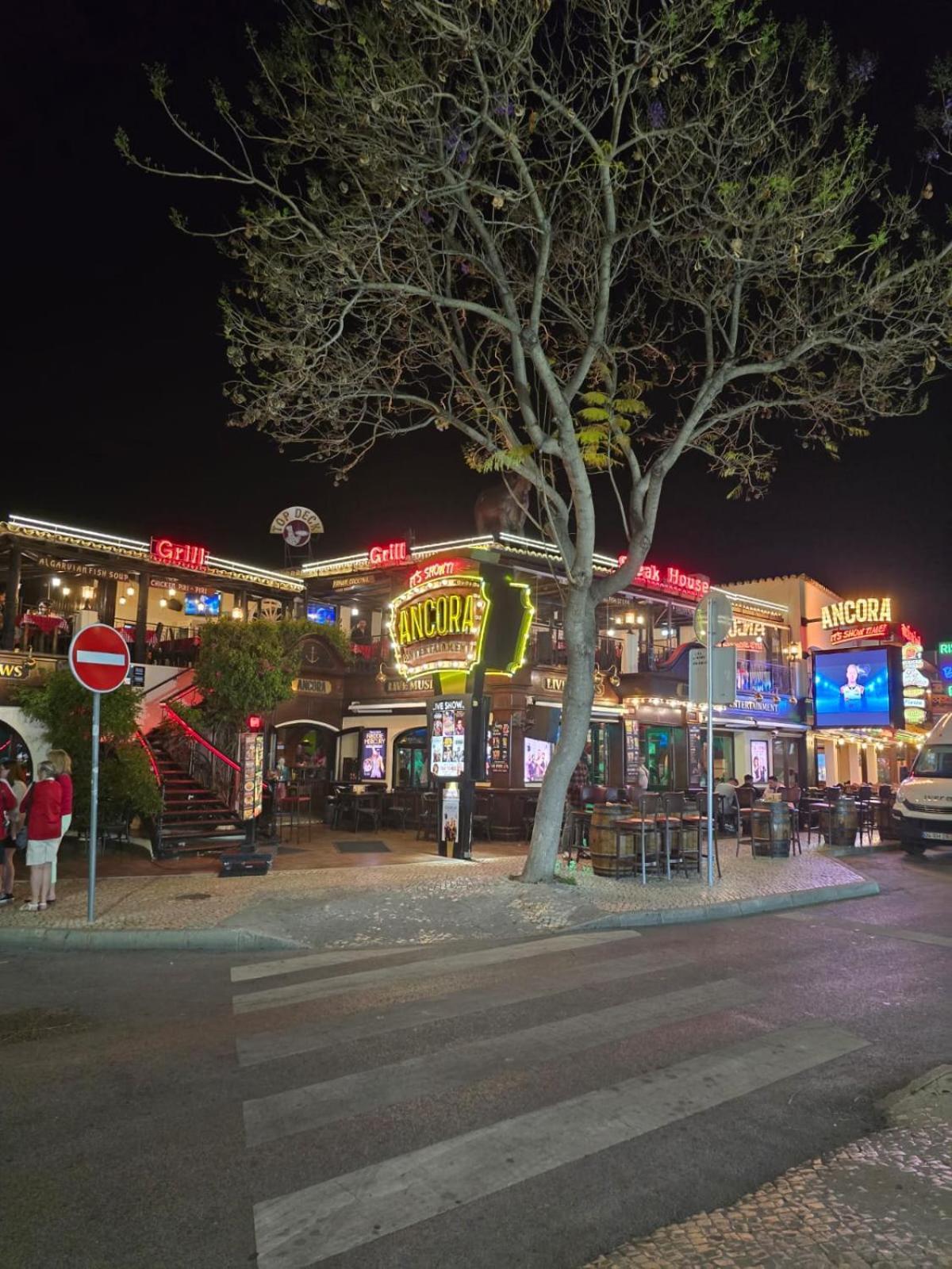 Studio Rua Dos Bares Em Albufeira Bagian luar foto